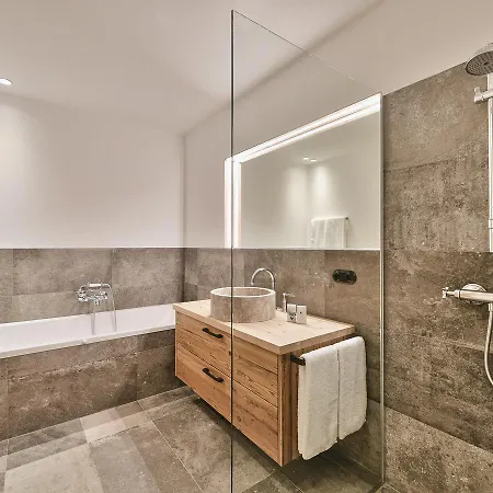 Omesberg-huett'n 레흐암 아르베르크